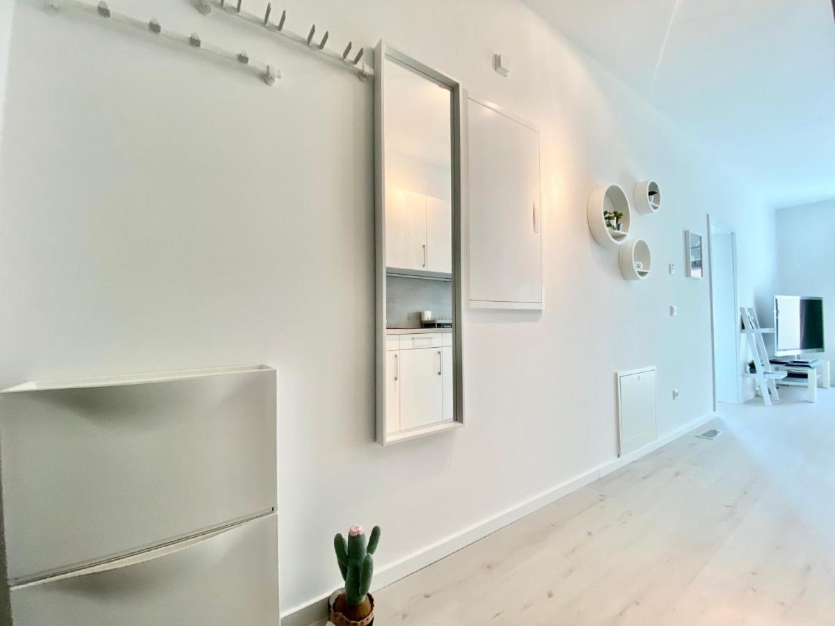 Modernes Apartment, Terrasse Und Garten Am Lilienthalpark Im Suedwesten Berlins Exterior photo