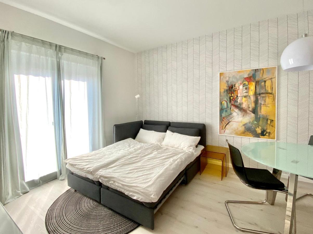 Modernes Apartment, Terrasse Und Garten Am Lilienthalpark Im Suedwesten Berlins Exterior photo
